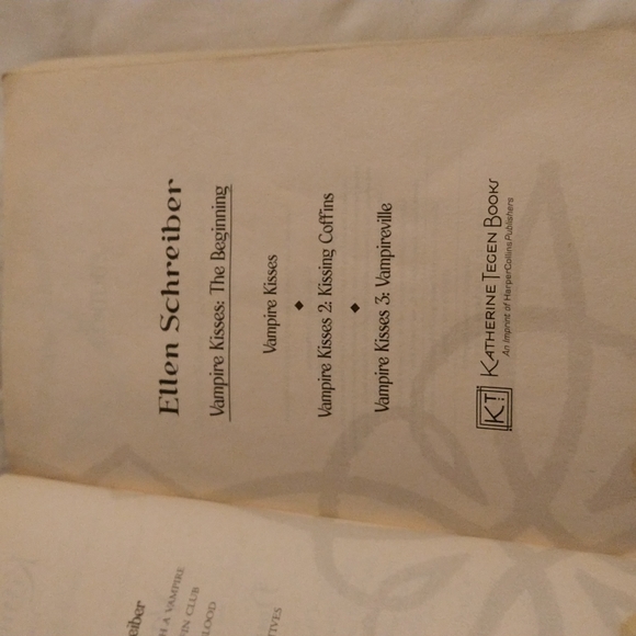 Vampire kisses the beginning by Ellen Schreiber - Picture 9 of 17